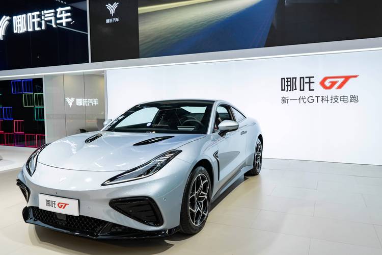 广州109哪吒汽车在智能汽车领域的表现，领途汽车在新能源汽车市场中的影响力